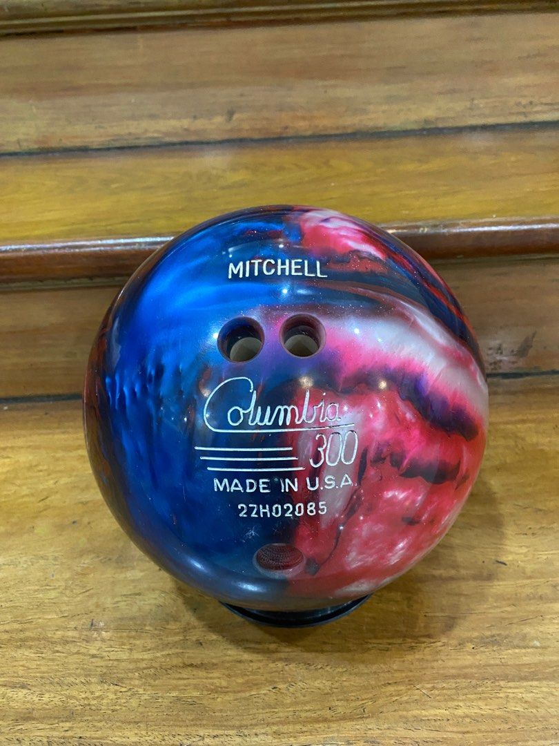 White Dot Bowling Ball (10.5 lbs), Sports Equipment, Sports & Games