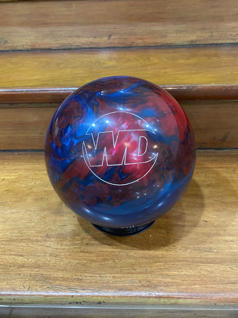 White Dot Bowling Ball (10.5 lbs), Sports Equipment, Sports & Games