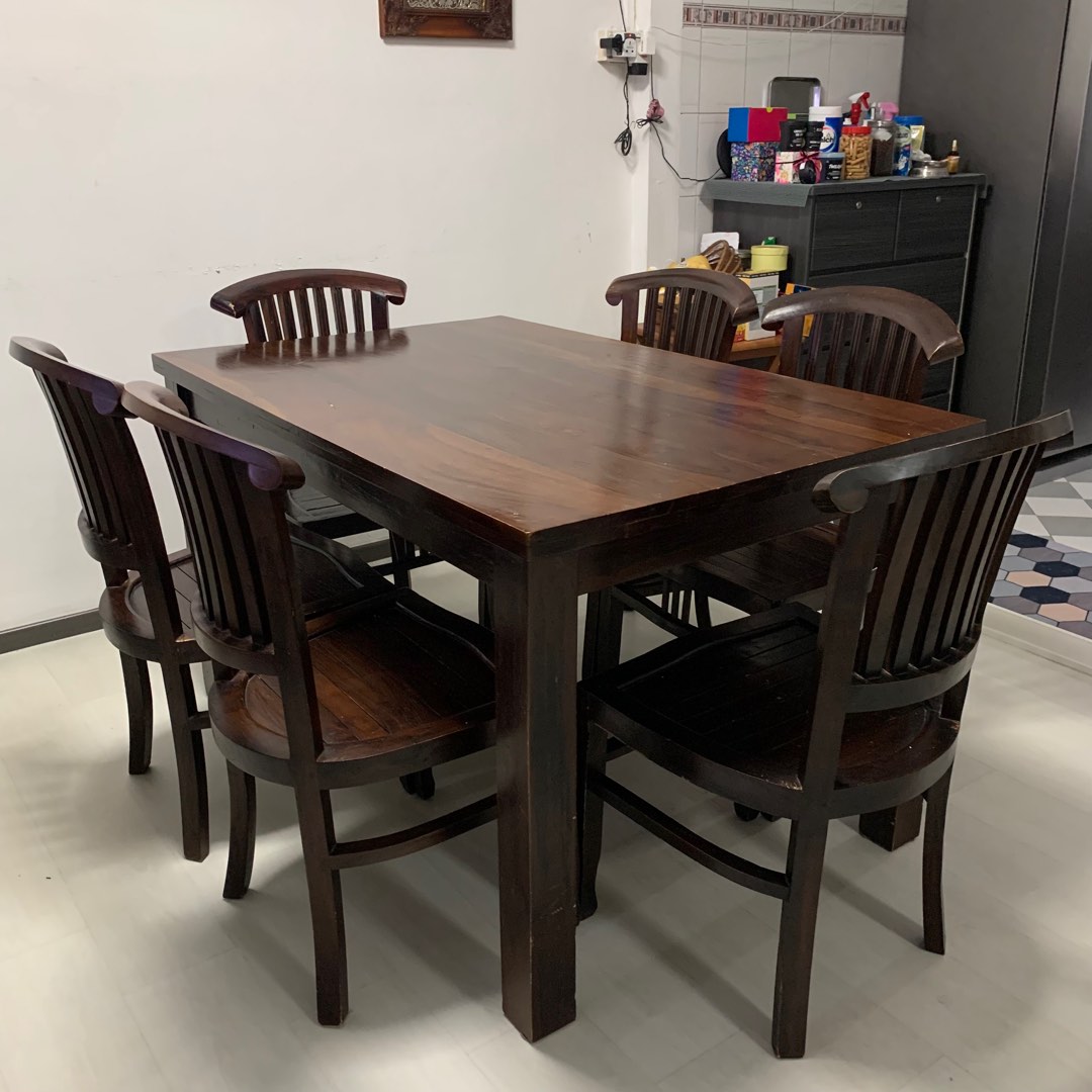 Wihardja dining store table