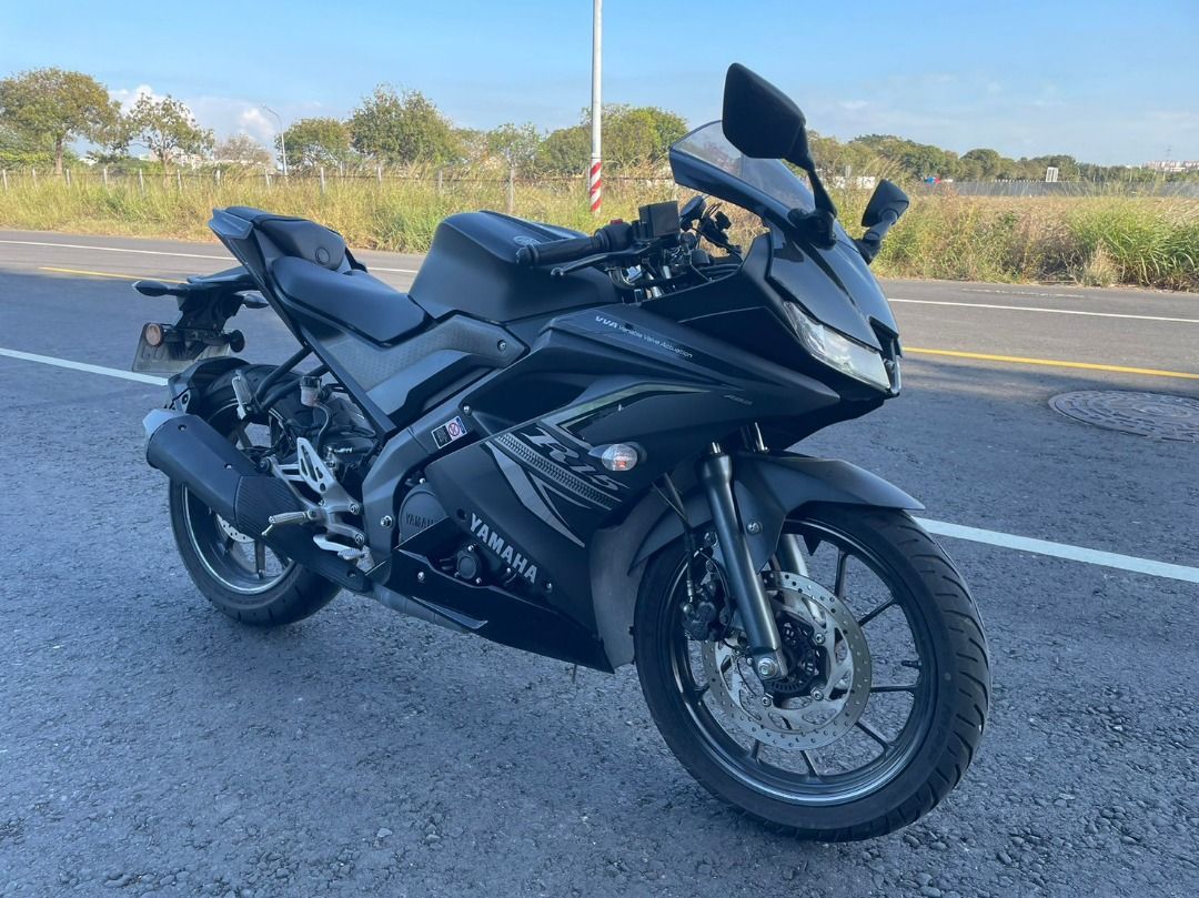 Yamaha Yzf R15 Abs二手檔車中古車配合全額 超額 學生貸款強力過件白牌黃牌紅牌仿賽街車大型重機滿18即可辦理 機車 二手機車在旋轉拍賣