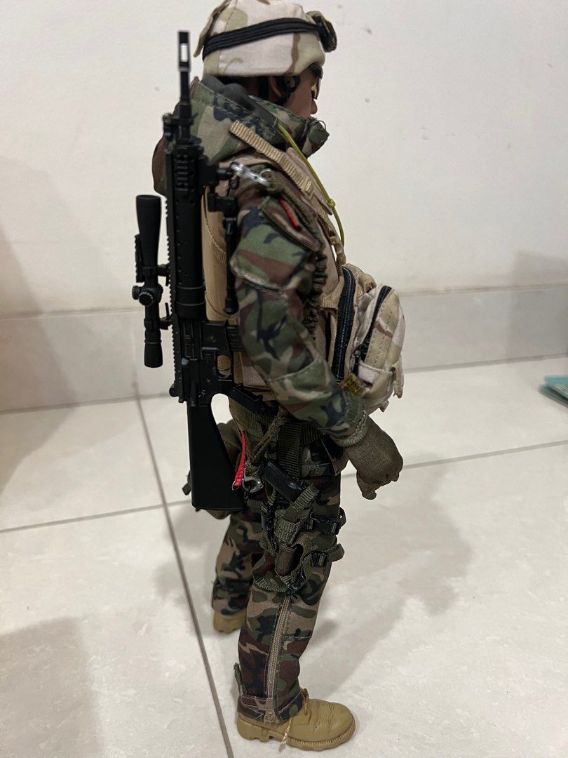 1/6 Scale Very Hot Military Kit with Hot Toys Truetype Male Body ...