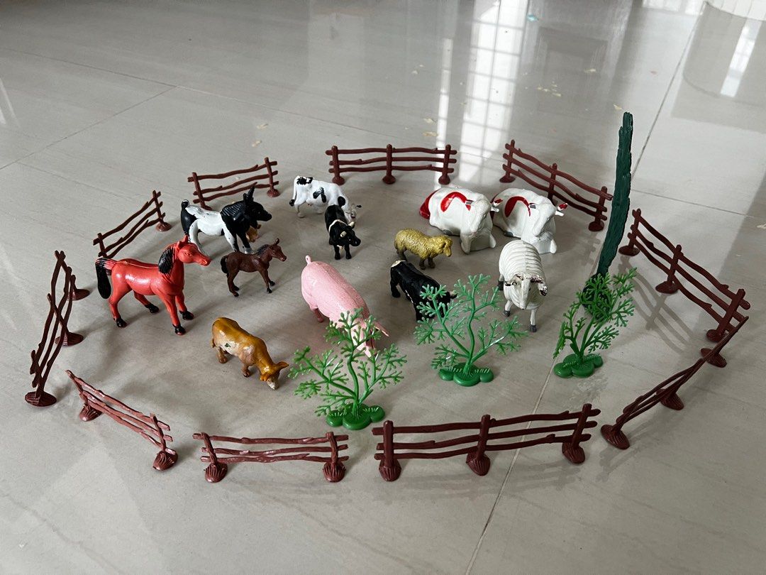Animal farm set, Hobbies & Toys, Toys & Games on Carousell