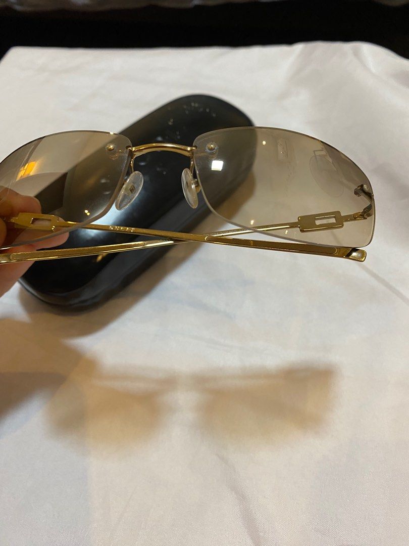Authentic Gucci Shades (Category: Sunglasses & Eyewear) located in Paranaque City. Submitted by _akinmaxi (Listing ID 1202631515, Image 3). Description: .