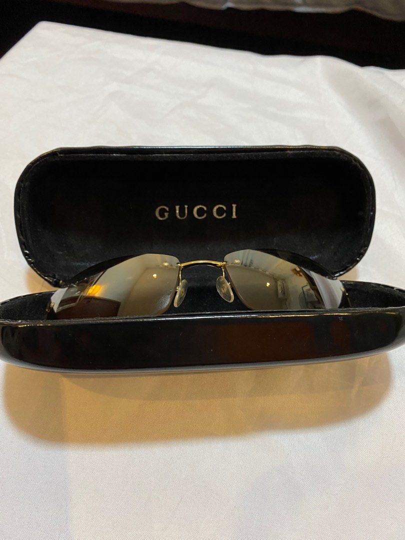 Authentic Gucci Shades (Category: Sunglasses & Eyewear) located in Paranaque City. Submitted by _akinmaxi (Listing ID 1202631515, Image 1). Description: .