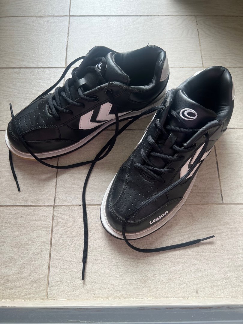 Beginner’s bowling shoes Unisex, Sports Equipment, Sports & Games, Billiards & Bowling on Carousell