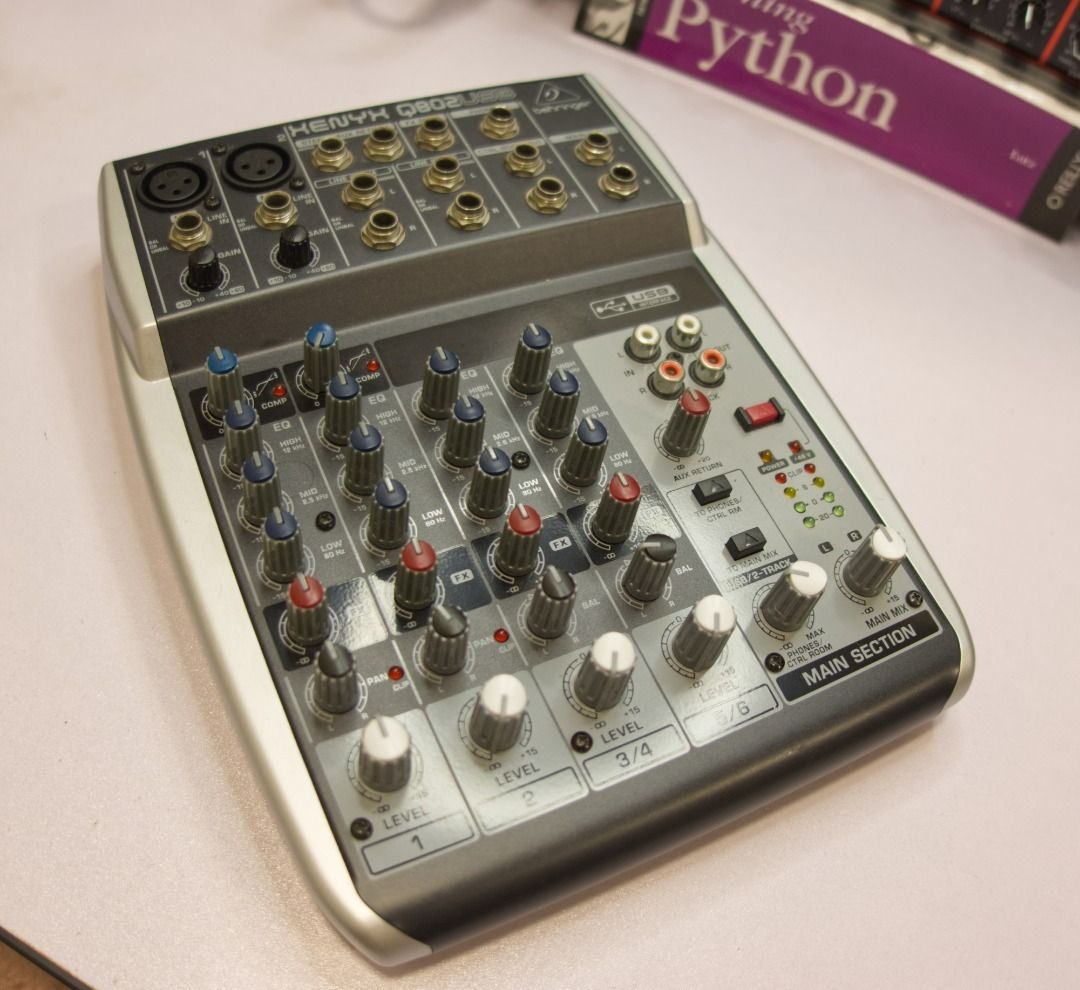 Behringer XENYX Q802USB Mixer with USB, Hobbies & Toys, Music & Media