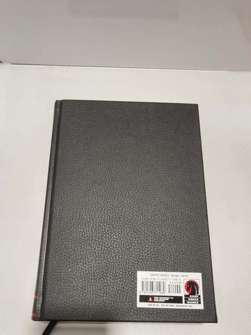Berserk deluxe volume 1, Hobbies & Toys, Books & Magazines, Comics
