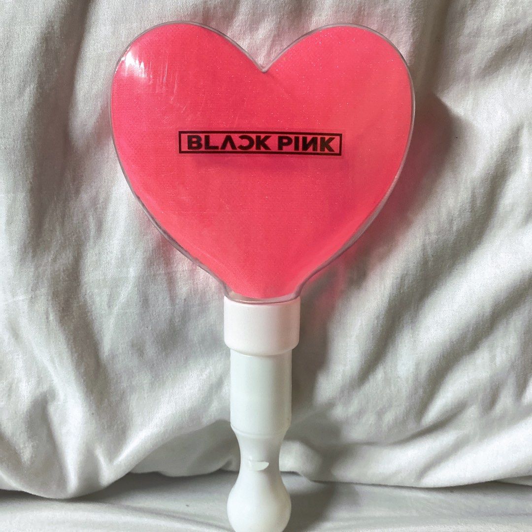 BLACKPINK BORN PINK HEART LIGHTSTICK (Category: K-Wave Merchandise) located in Manila. Submitted by roche.ph (Listing ID 1202617655, Image 2). Description: Kpop Unofficial Fan Merch! Onhand! BLACKPINK HEART Lightstick with free batteries already included inside 3 different light modes (steady, slow, fast) WITH FREEBIES ❤️‍🔥❤️‍🔥 #BP #BLACKPINK #BORNPINK #JENNIE #JISOO #ROSÉ #LISA #Kpop .