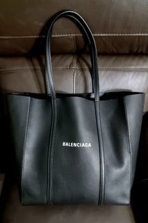 Authentic Balenciaga Papier Medium Tote Bag, Women's Fashion, Bags &  Wallets, Tote Bags on Carousell