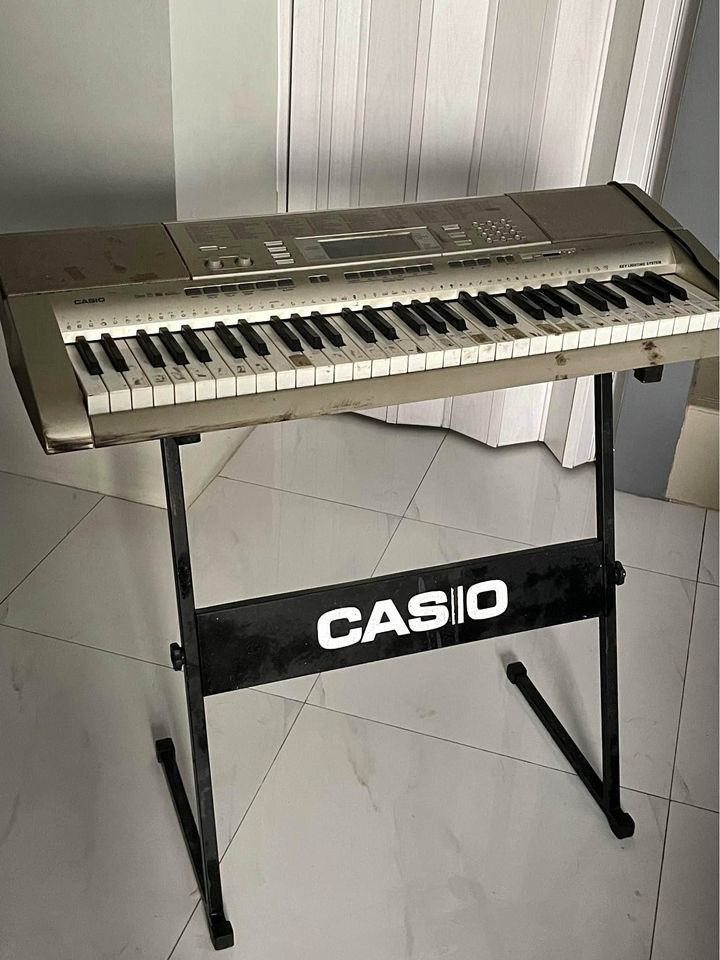Casio Piano Keyboard Set LK 270 (needs repair), Hobbies & Toys, Music