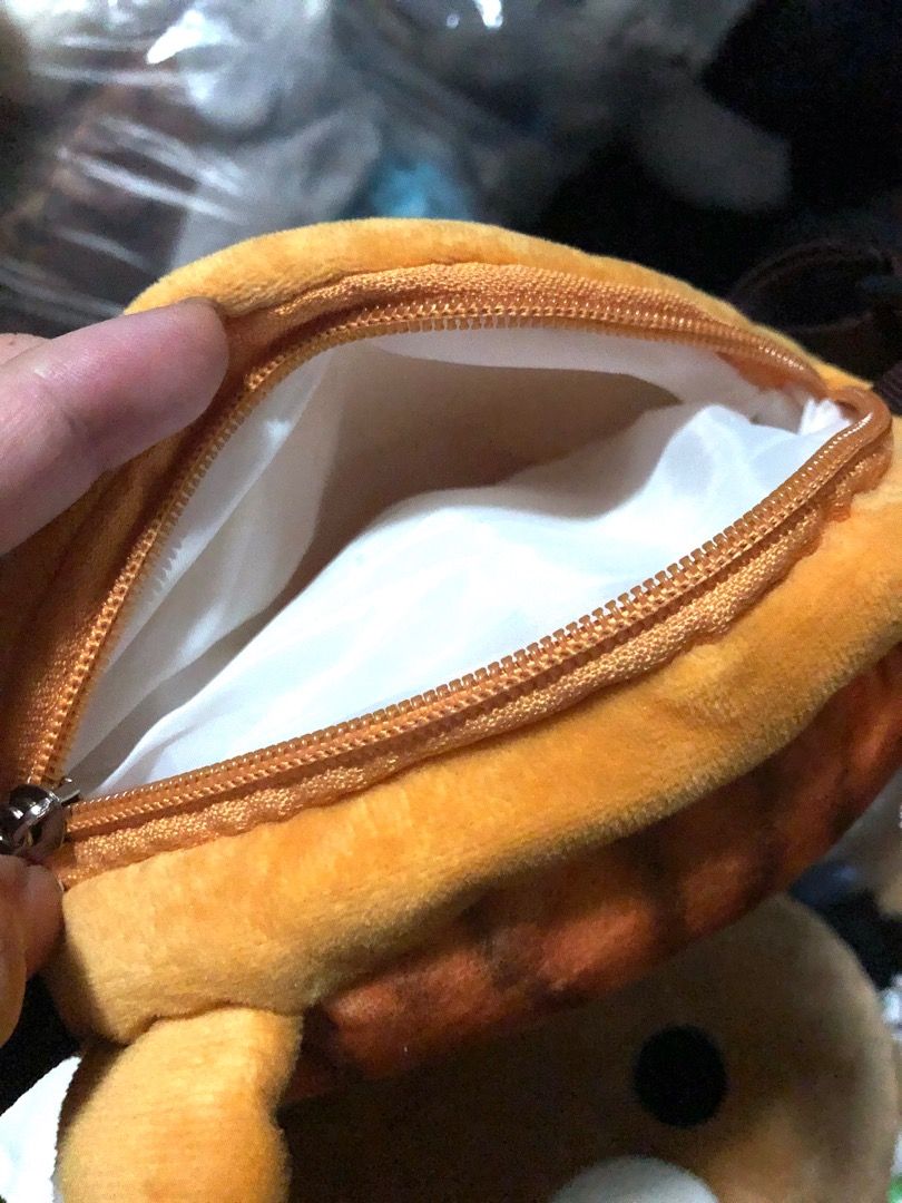 Cat Sling Bag (Category: Cross-body Bags) located in Pasig City. Submitted by hakunamatatashop (Listing ID 1202618708, Image 2). Description: .