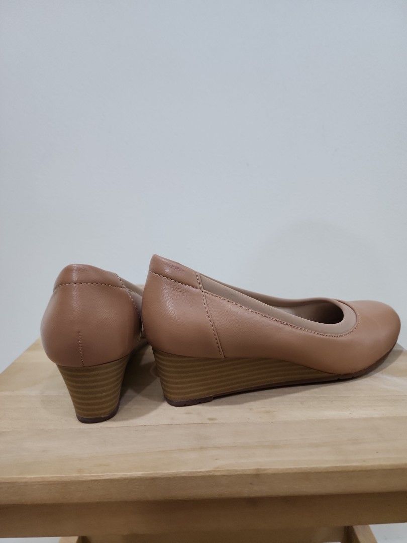 Clarks wedge pump outlet