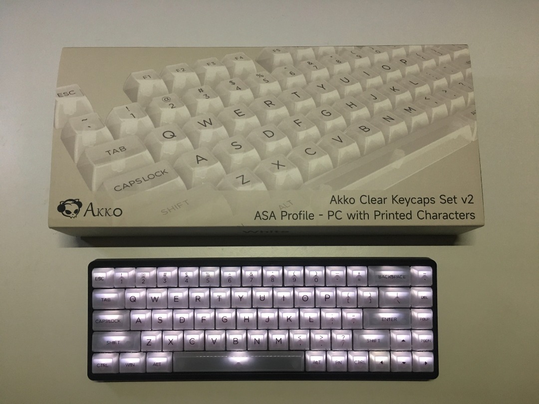 Combo Akko Clear Keycaps Set v2 and Steelseries Gaming mouse pad