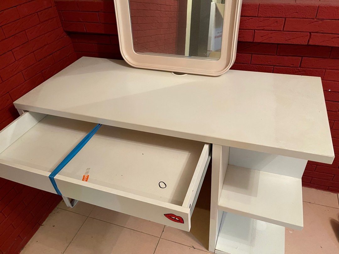 computer / study table (Category: Tables & Sets) located in Singapore. Submitted by jemog (Listing ID 1202623872, Image 2). Description: computer /study table rush sale pick up at my block 874 Yishun street 81 RFS- Moving out sale.