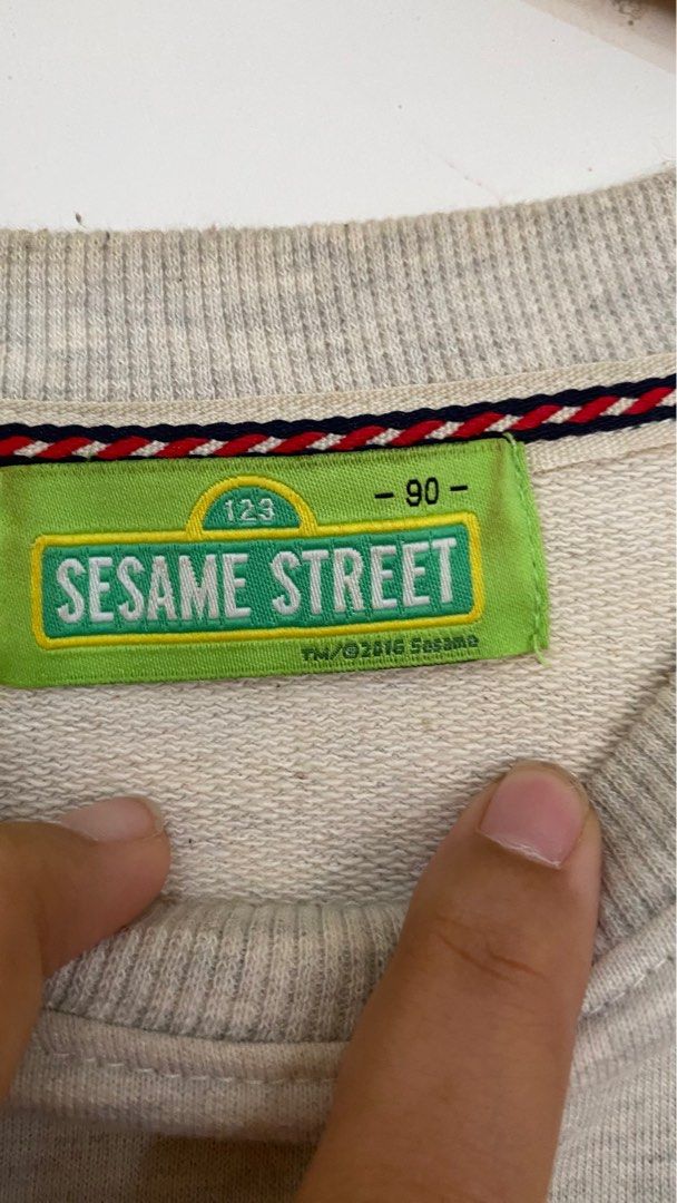 Crewneck Sesame street original, Fesyen Wanita, Pakaian ...