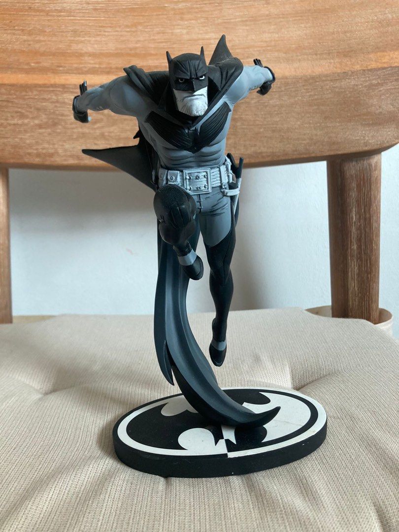 statues batman