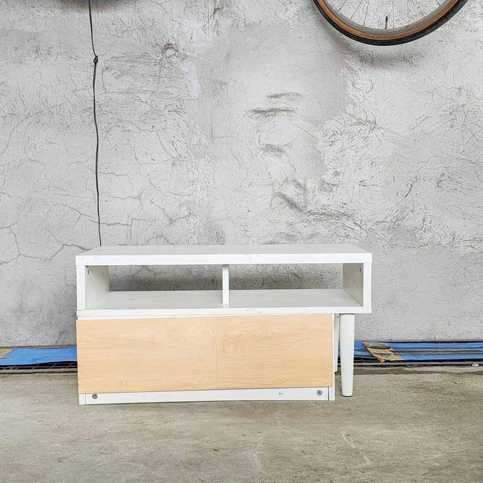 Expandable TV Rack/Center Table (Category: Shelves, Cabinets & Racks) located in Cavite. Submitted by curatedpieces.ph (Listing ID 1202563686, Image 3). Description: Personal used. rfs: our tv doesnt fit. Ideal for 32-40" na size ng tv if nakapatong. Pero no prob to use if naka hang sa wall yung TV Send me a msg for other inquiry.