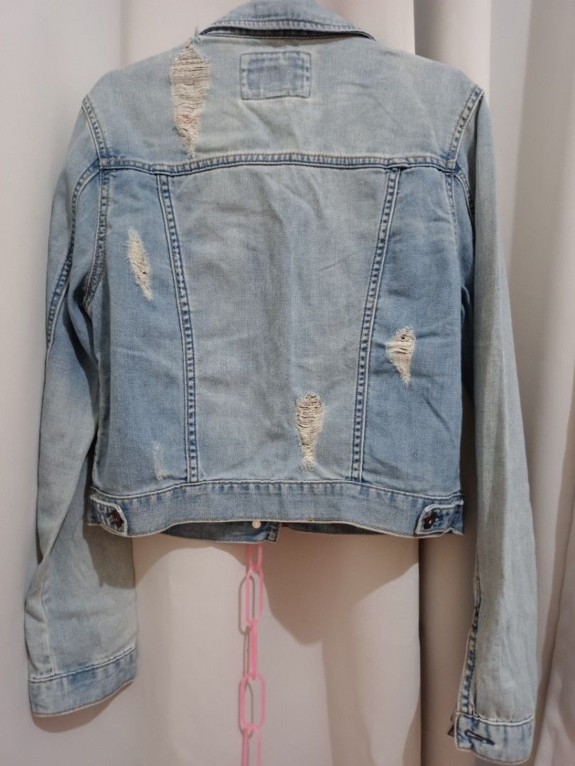 F21 Denim Semi Cropped (Category: Coats, Jackets and Outerwear) located in Angeles City. Submitted by 3JSale (Listing ID 1202634848, Image 2). Description: F21 Denim Jacket Semi Cropped, Taterred 100% Cotton soft denim Medium on tag.
