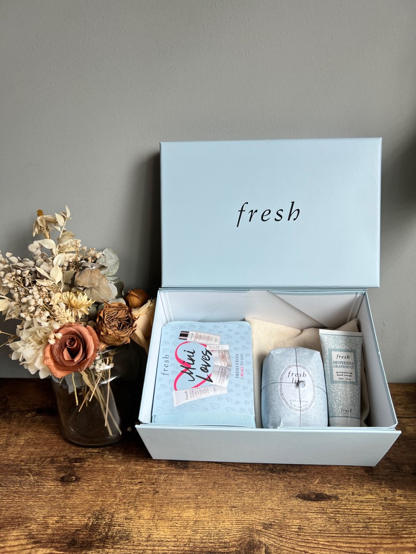 Fresh Travel Pouch Gift Set, Beauty & Personal Care, Face, Face Care on Carousell