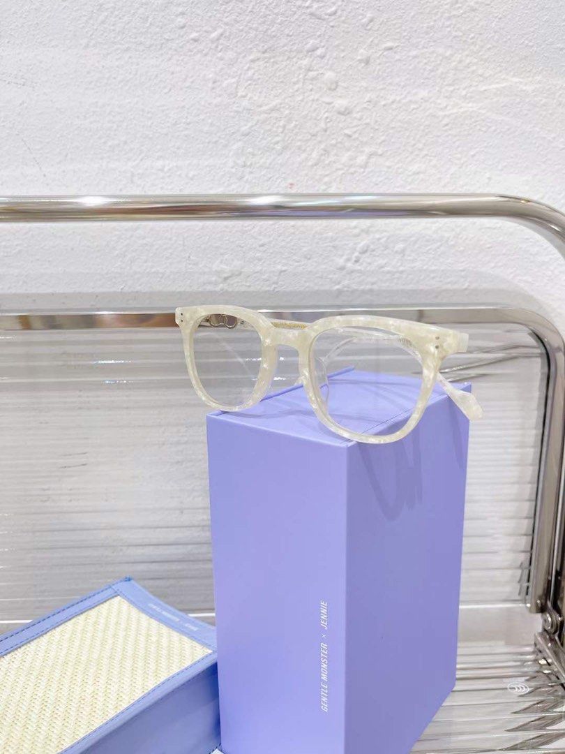 Gentle Monster X Jennie Zen, 她的時尚, 手錶及配件, 墨鏡、眼鏡在旋轉拍賣