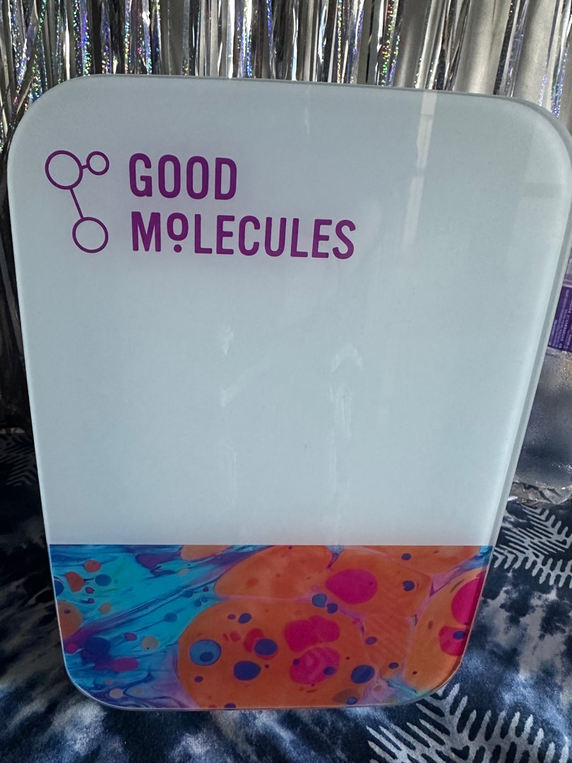 Good Molecules Mini Fridge, 美容＆化妝品, 健康及美容 皮膚護理, 面部 面部護理 Carousell