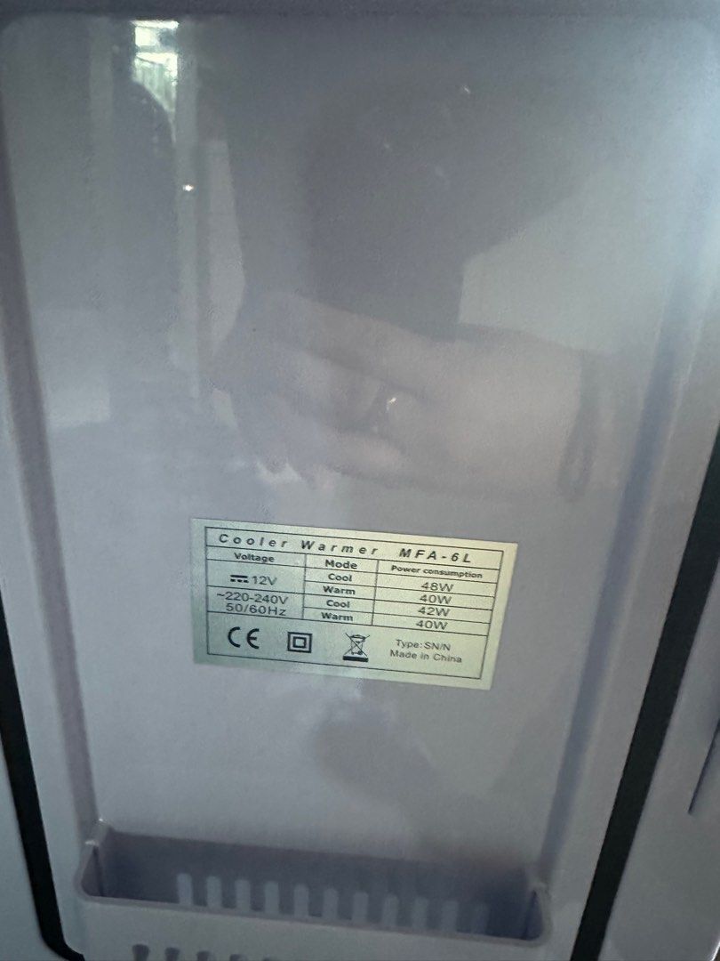 Good Molecules Mini Fridge, 美容＆化妝品, 健康及美容 皮膚護理, 面部 面部護理 Carousell