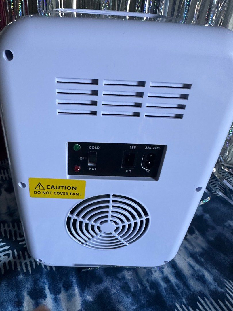 Good Molecules Mini Fridge, 美容＆化妝品, 健康及美容 皮膚護理, 面部 面部護理 Carousell