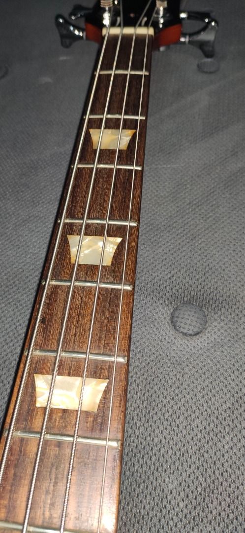 Grass Roots Les Paul Bass, Hobbies & Toys, Music & Media, Musical ...
