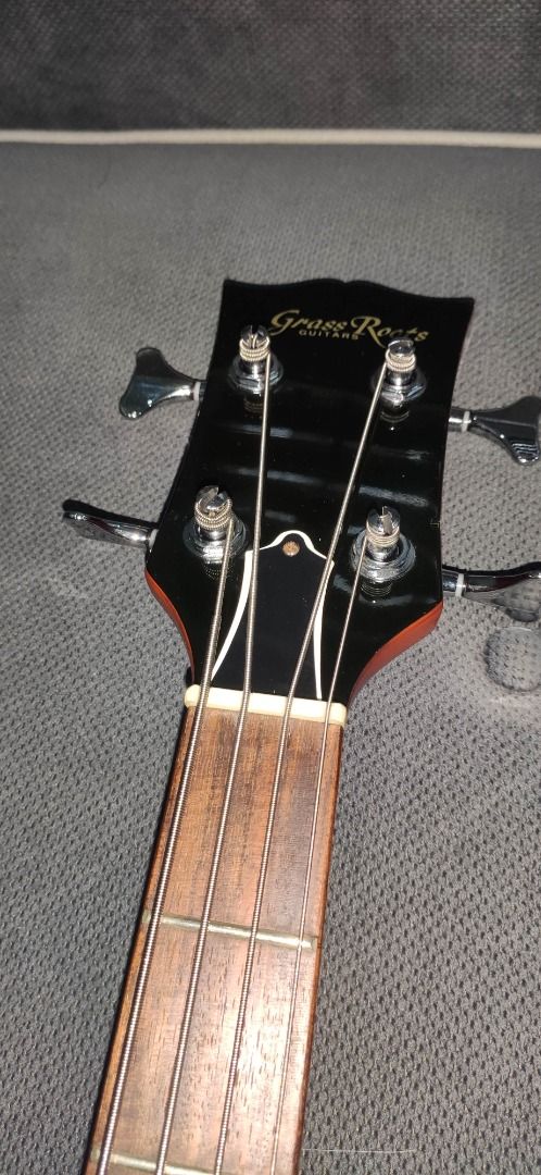 Grass Roots Les Paul Bass, Hobbies & Toys, Music & Media, Musical ...