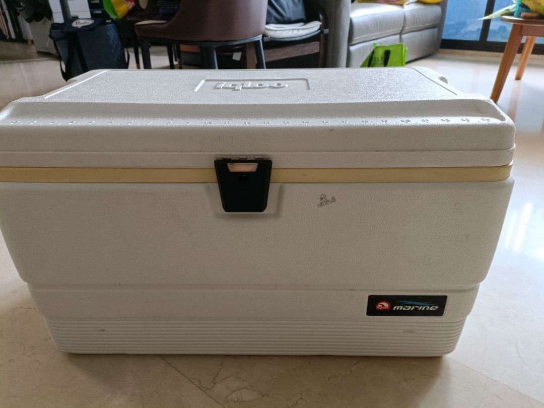 Igloo marina ultra cooler 72 qt, Sports Equipment, Other Sports