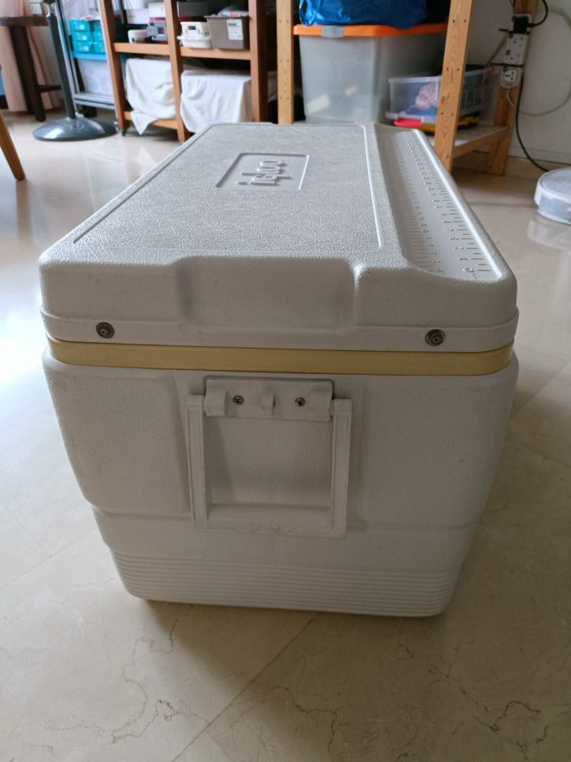 Igloo marina ultra cooler 72 qt, Sports Equipment, Other Sports