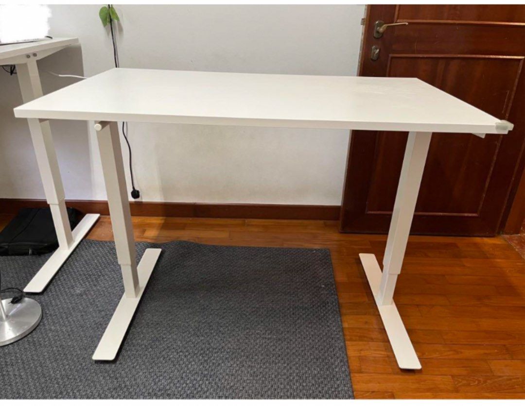 Ikea hand outlet crank desk