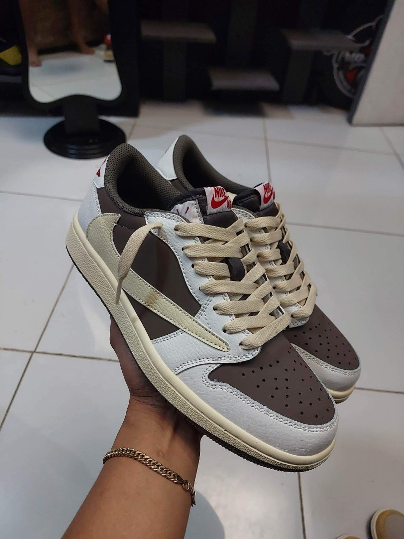 low top travis scott 1s
