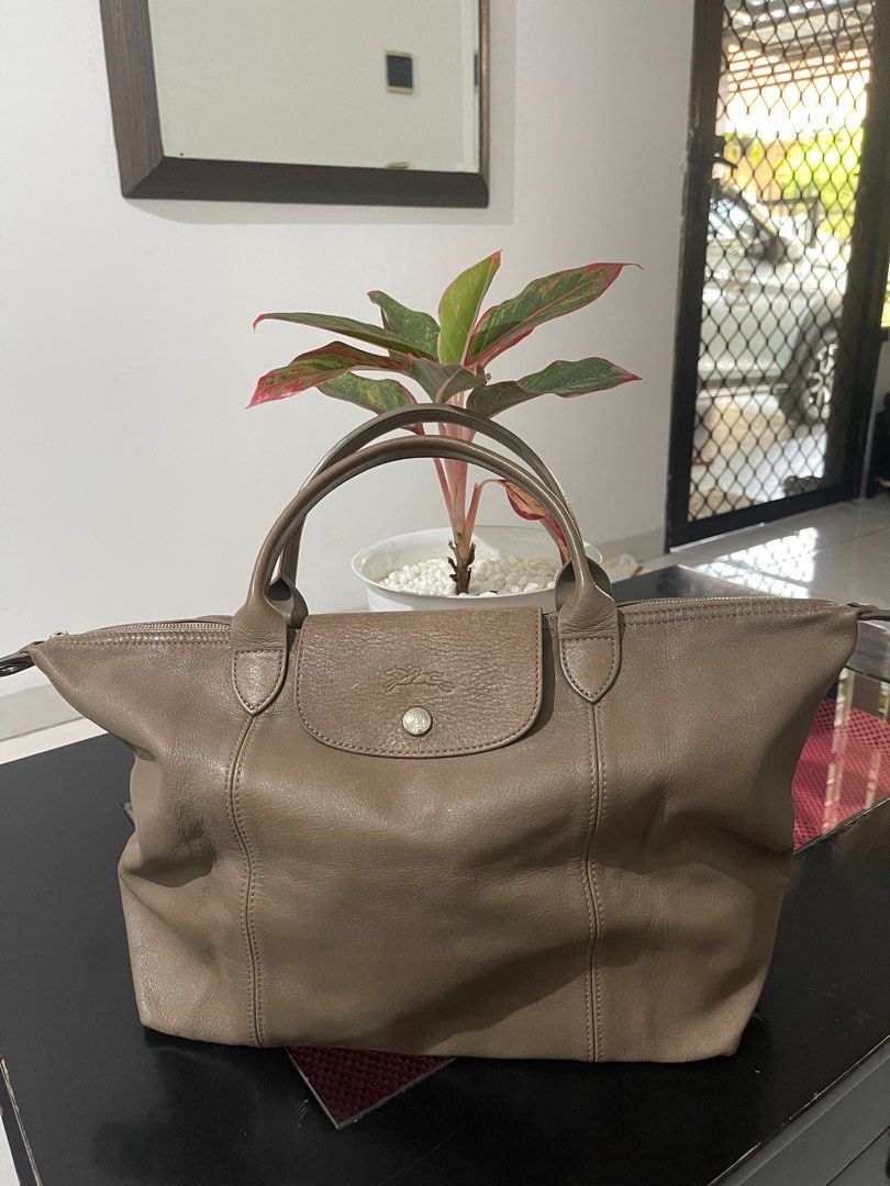 LC Cuir Taupe size medium authentic Barang Mewah Tas Dompet di Carousell
