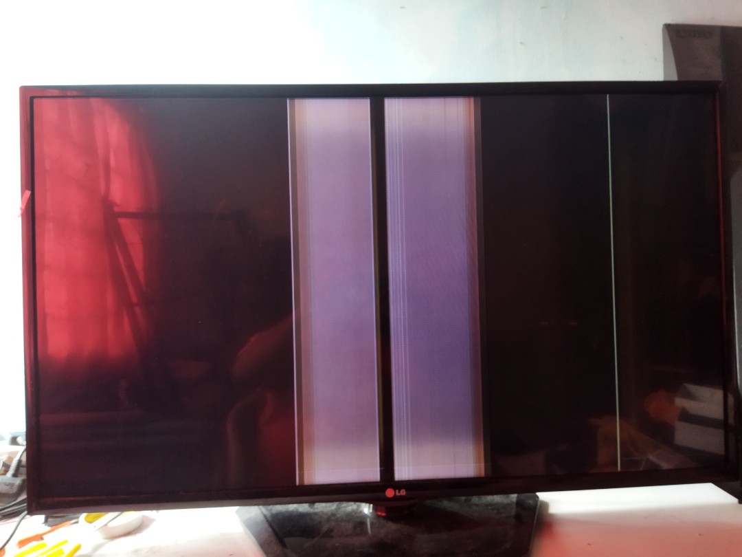 Lg 42 smart tv rosak, TV & Home Appliances, TV & Entertainment, TV on