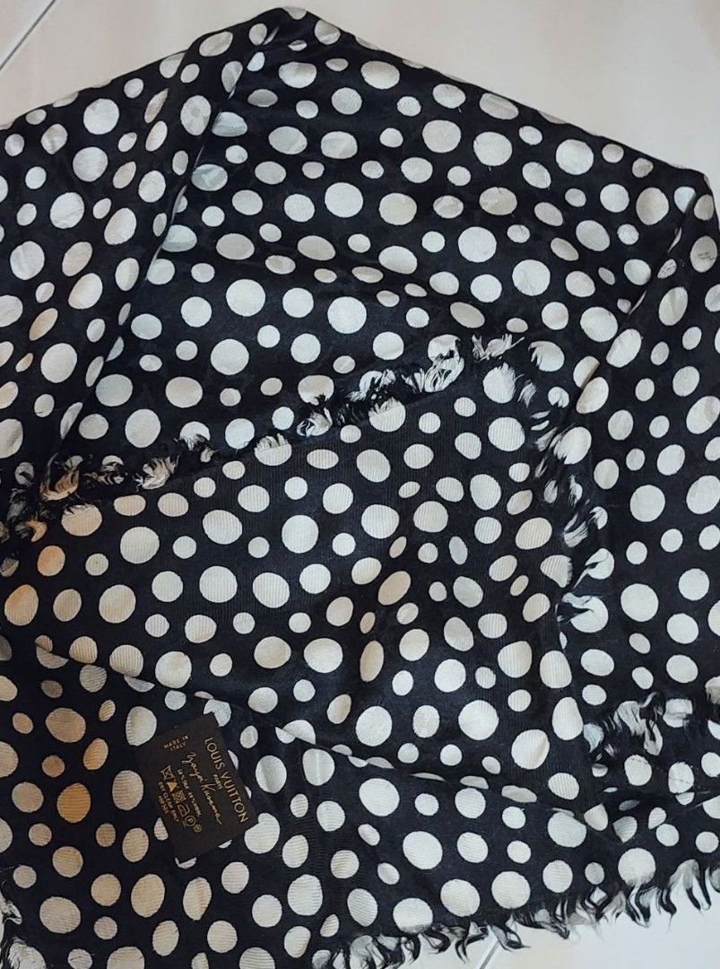A Monogram Shawl from the new Louis Vuitton Yayoi Kusama Collection. © Louis  Vuitton