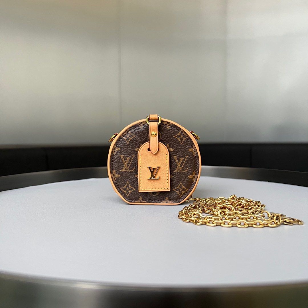 Petite boite shop chapeau necklace