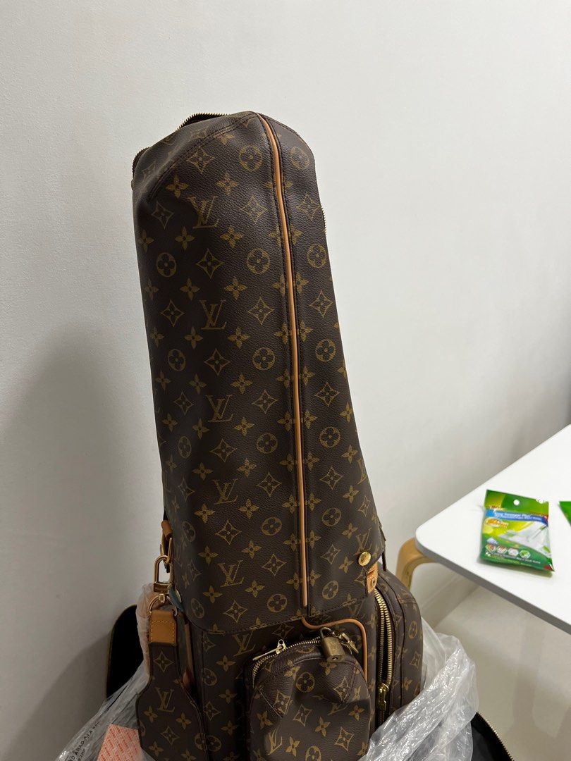 Neue Auctions - Vintage Louis Vuitton Golf Bag . March 21