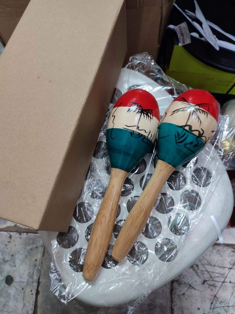 Maracas / Tambourine, Hobbies & Toys, Music & Media, Musical