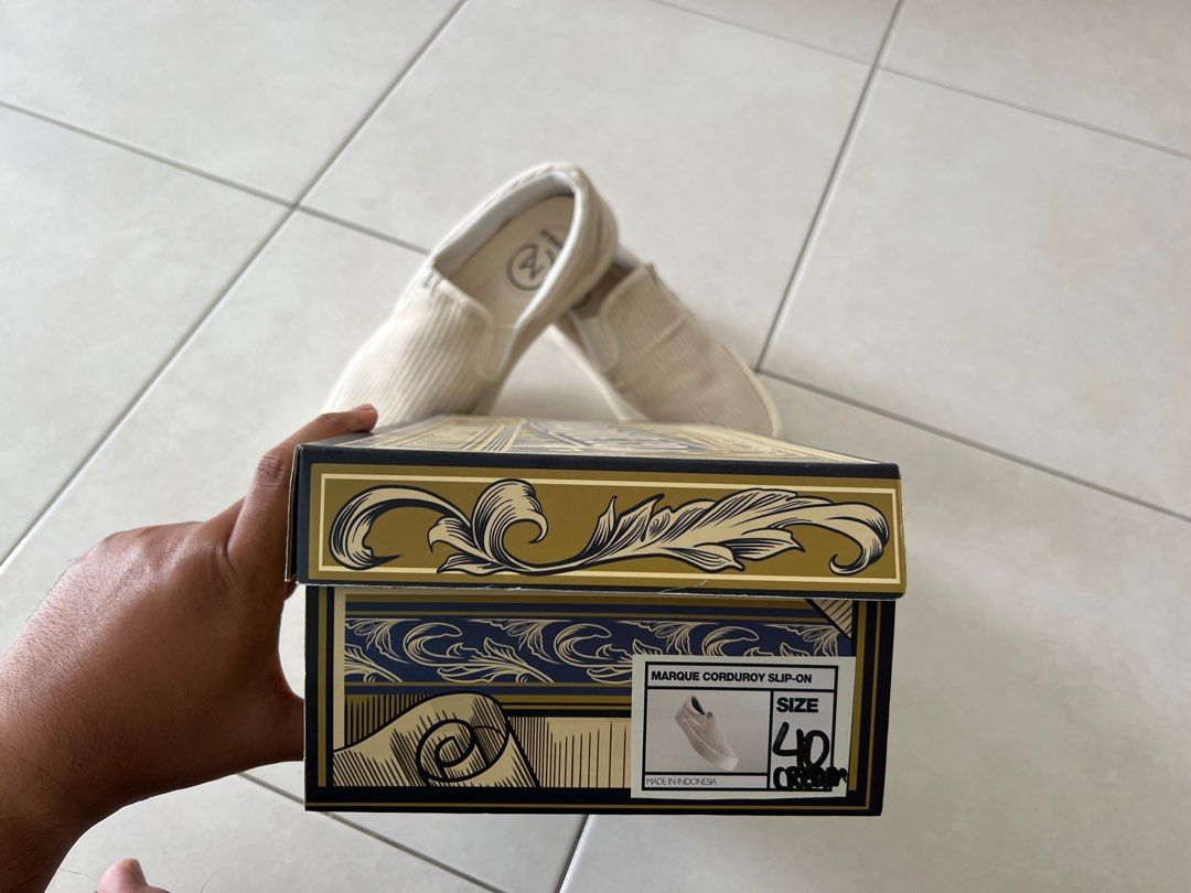Slip on marque outlet