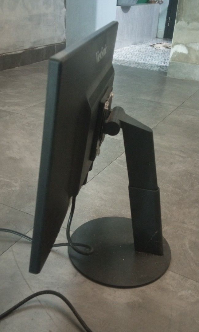 Monitor 24 Inch ViewSonic FHD Pemakaian Pribadi, Elektronik, Komputer ...