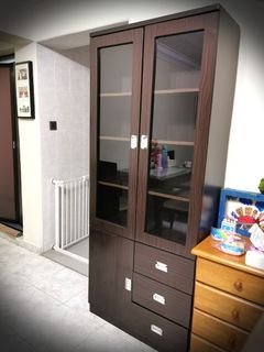 Multi layer display cabinet