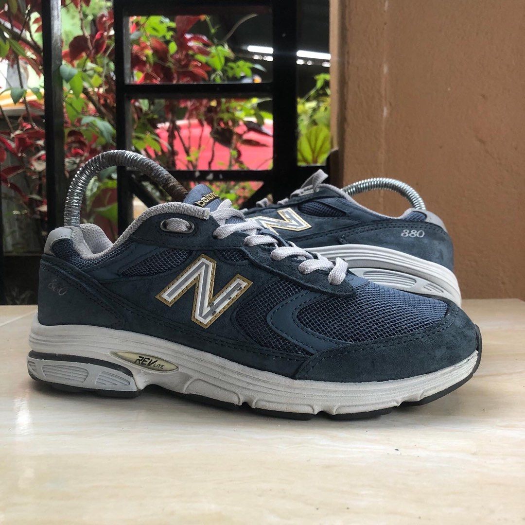 NEW BALANCE 880 NAVY WOMEN