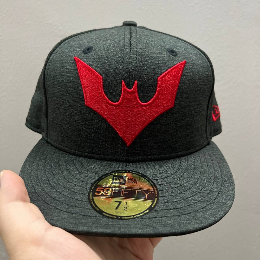 New Era 59FIFTY DC COMICS BATMAN BEYOND 80TH ANNIVERSARY BLACK FITTED,  Men's Fashion, Watches & Accessories, Cap & Hats on Carousell