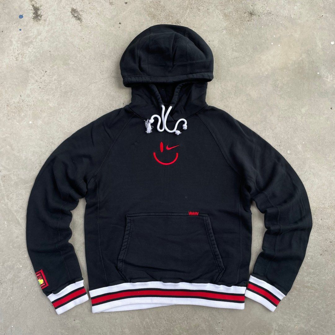 Nike Basketball Center Swoosh Pullover Hoodie x Vintage x Vtg x Smile x  Streetwear x Air Jordan x Force 1, Men's Fashion, Tops u0026 Sets, Hoodies on  Carousell