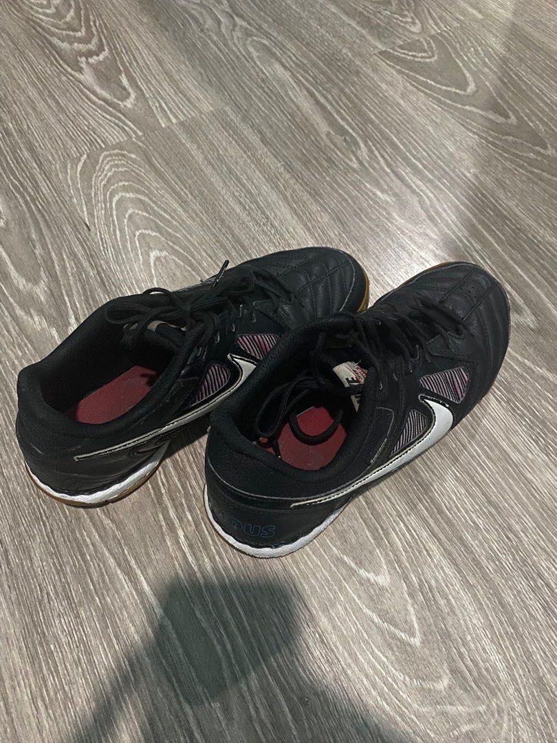 Nike top gato poshmark