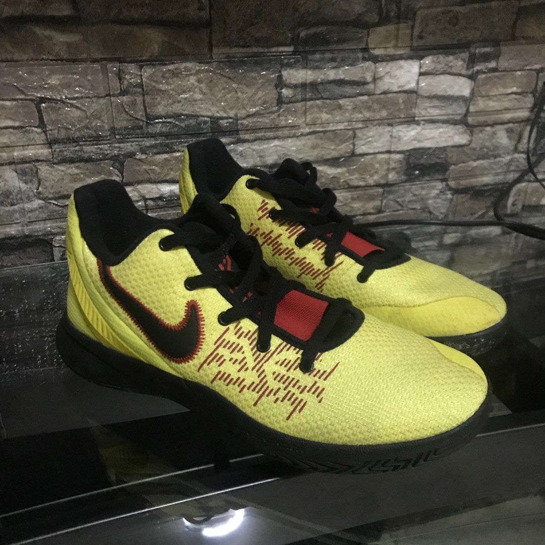 Kyrie flytrap hotsell 2 yellow