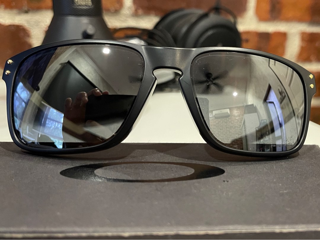 Oakley Holbrook Mix (Prizm Polarized), Men's Fashion, Watches &  Accessories, Sunglasses & Eyewear on Carousell