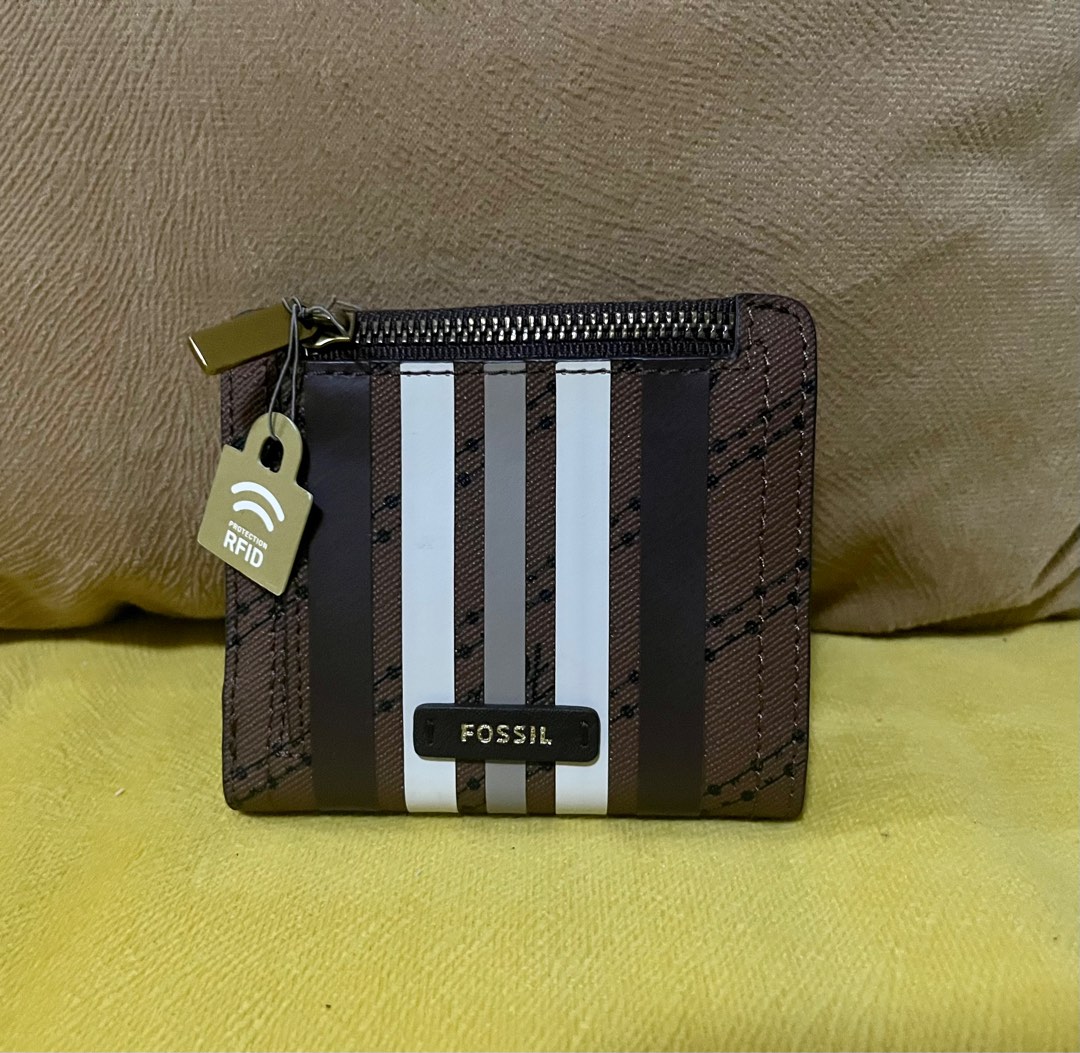 Original RFID Fossil Wallet, Women's Fashion, Bags & Wallets, Wallets & Card holders on Carousell