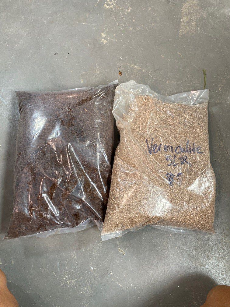 Peat Moss/Vermiculite 8ltr/pkt . 9 each, Furniture & Home Living